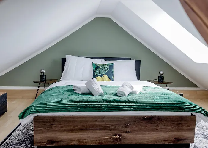 Uniqe I 115qm I 3 Schlafzimmer I Naehe Messe Haar (Munich)