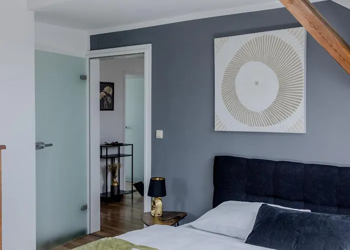 Uniqe I 115qm I 3 Schlafzimmer I Naehe Messe Haar (Munich)